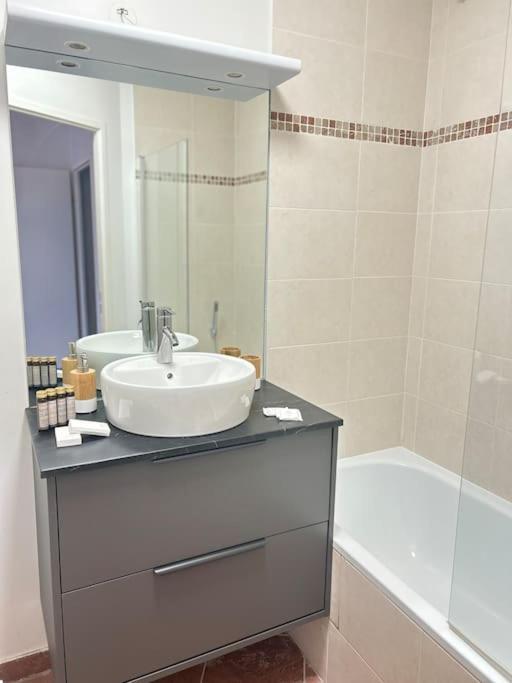 Once Upon A Time - 7Min From Disneyland - Free Private Parking - Self Checkin - Balcony - Barbecue Magny-le-Hongre Eksteriør billede